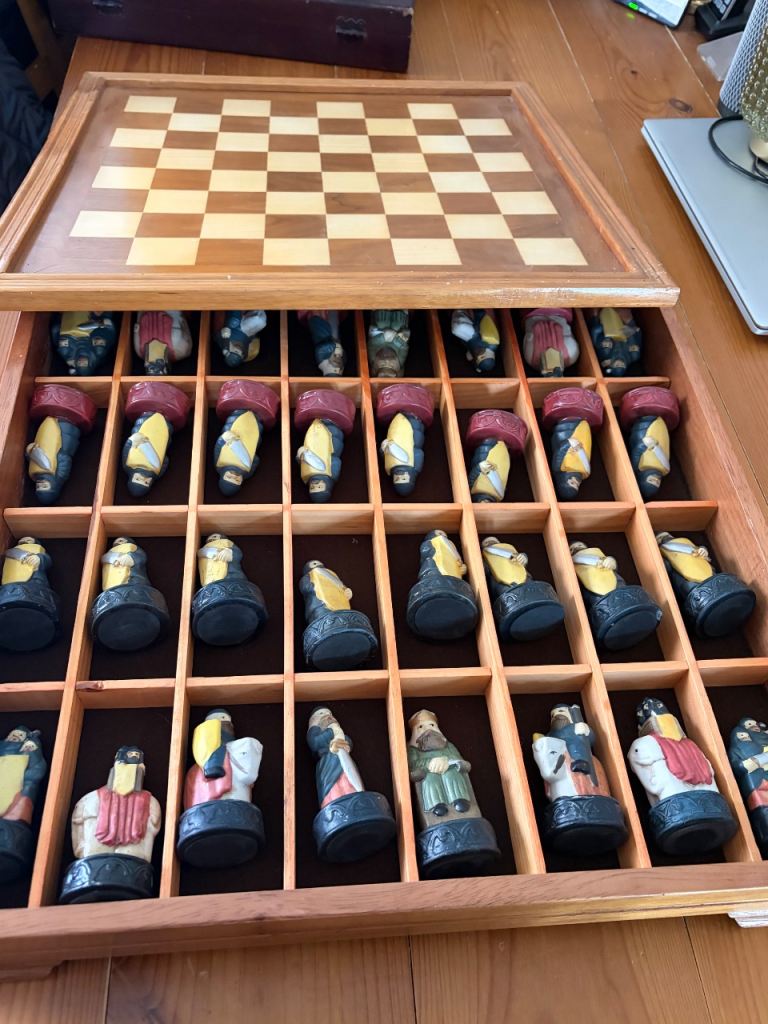 Wood chess box 