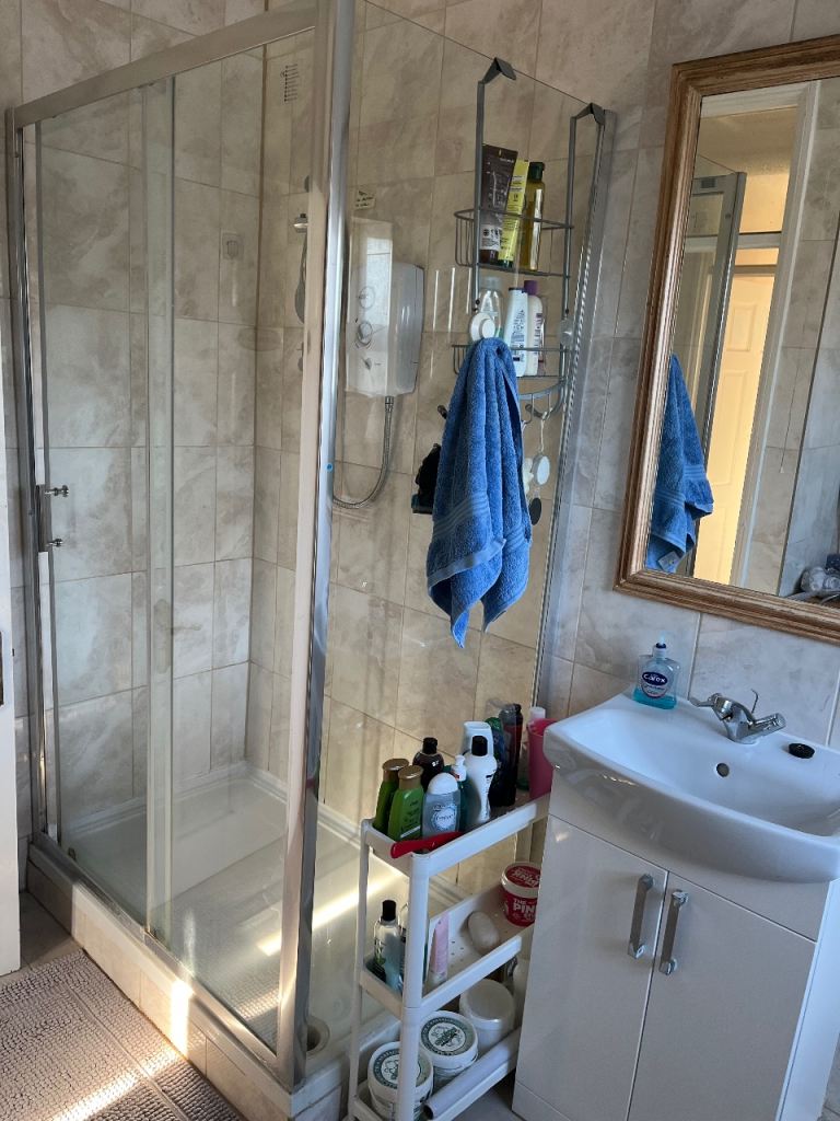 Elegant Double Room in SE18 (£680). Ideal for Professionals, Students 🌟