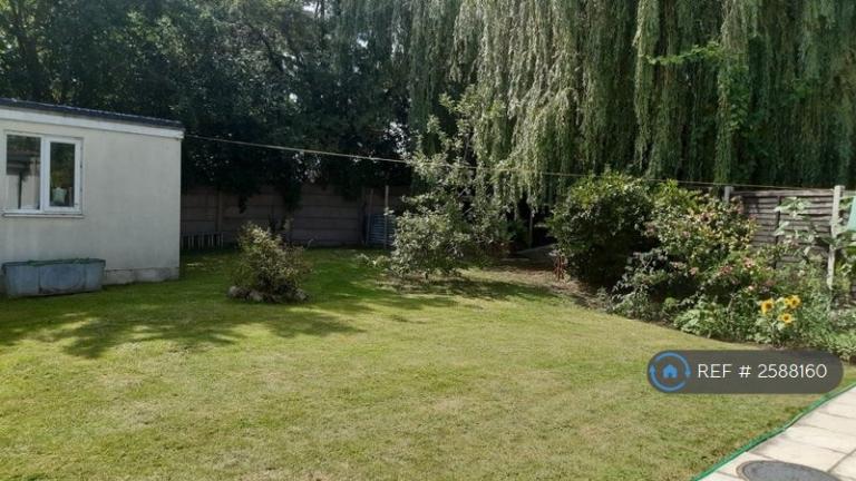 1 bedroom in Streatham, Streatham, SW16 (#2588160)