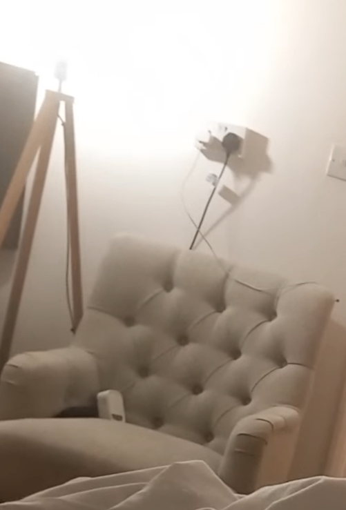 Good Condition Beige Fabric Tufted Armchair