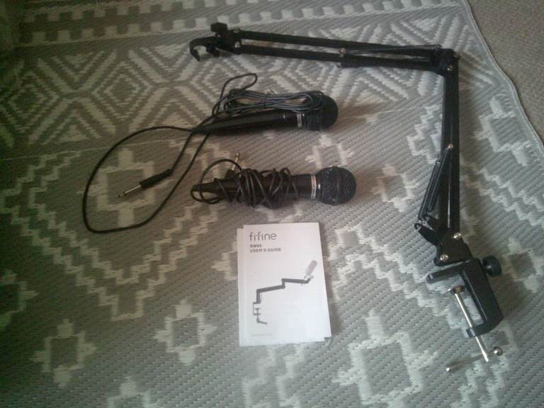 2 x microphones and desk support