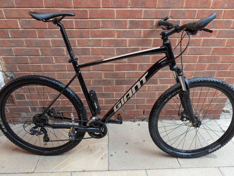 Giant Talon Mountain Bike - Black, Great Condition
