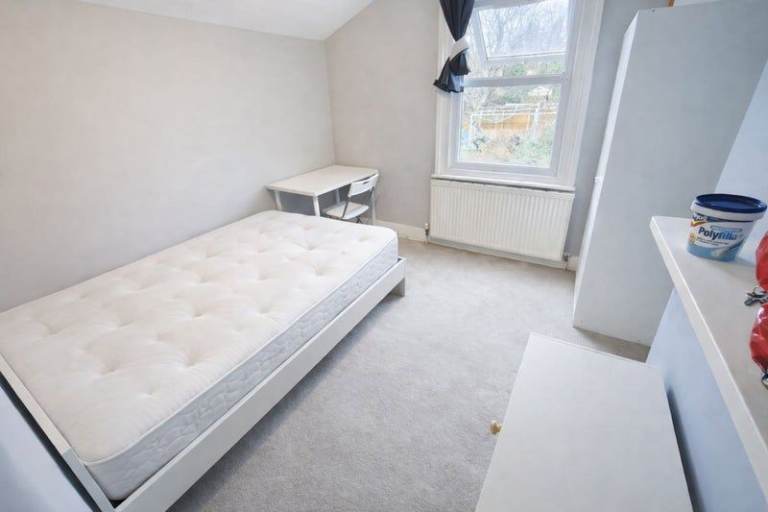 FURNISHED DOUBLE ROOM IN BOW - PROFESSIONALS WELCOME ✅