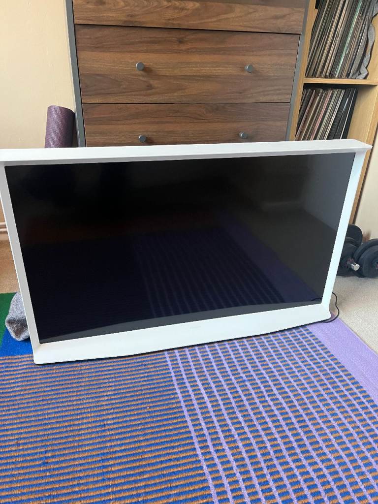 Samsung The Serif (2020) QLED HDR 4K Ultra HD Smart TV, 43 inch