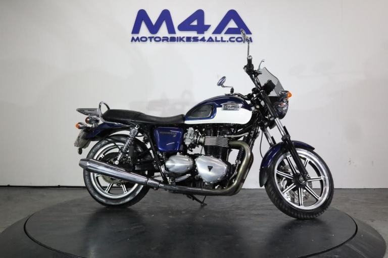 TRIUMPH BONNEVILLE 865 2011