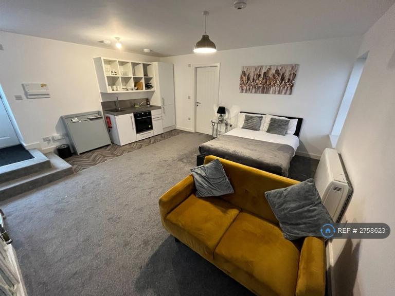 1 bedroom flat in Plants Yard, Worksop, S80 (1 bed) (#2758623)