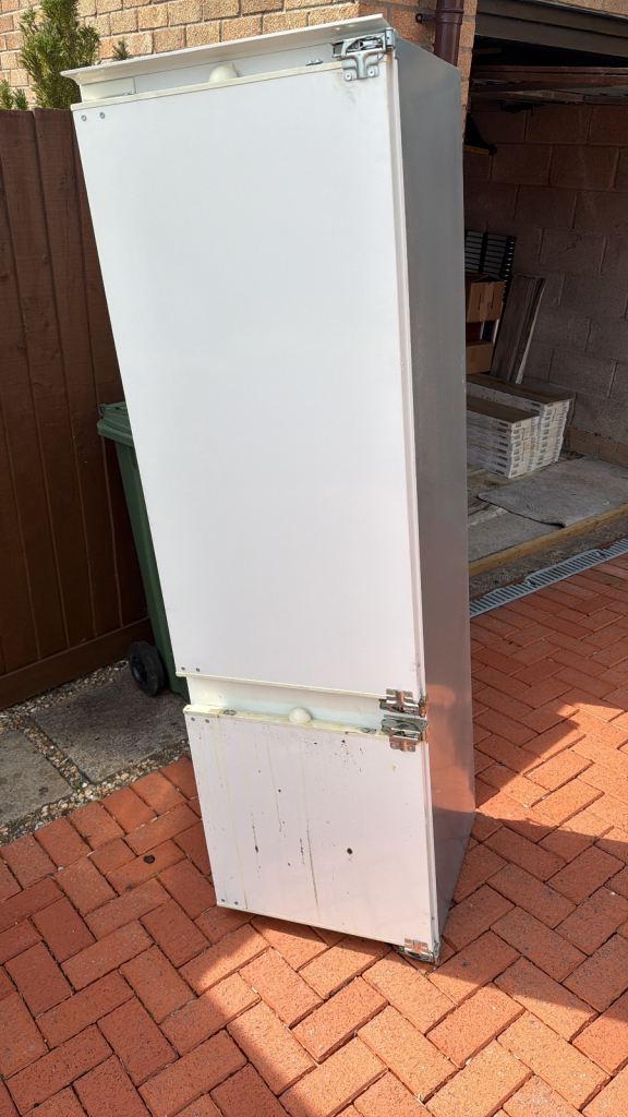 Neff Integrated Fridge Freezer – Good Condition