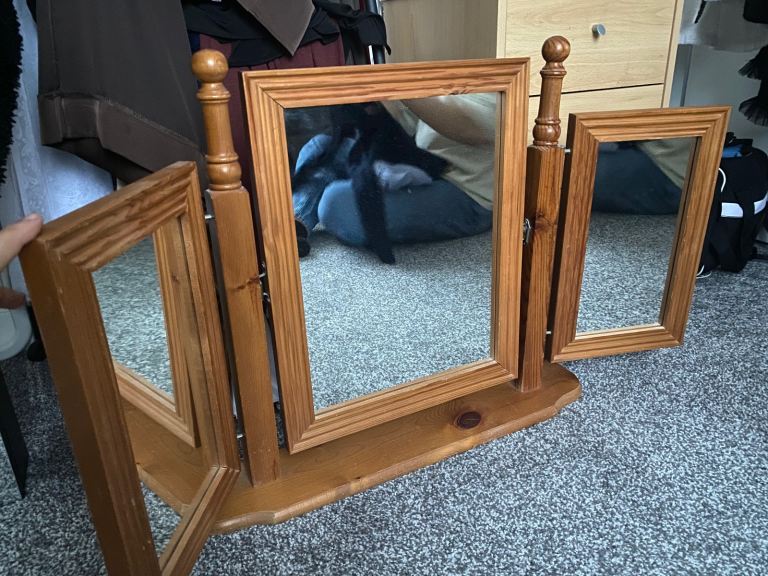 Dressing table mirror
