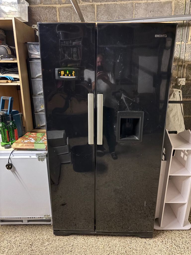 Beko American Style Fridge Freezer – Black, Good Condition