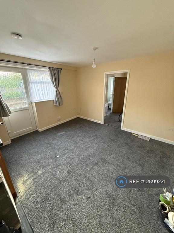 Studio flat in Garretts Green Lane, Birmingham, B26 (#2899221)