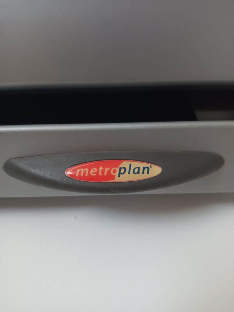 Metro plan projector screen 