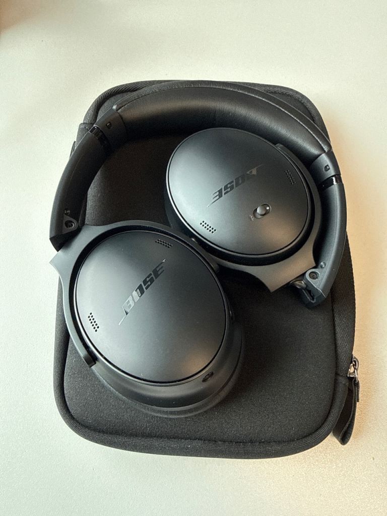 Bose QuietComfort Headphones (Soft Case) – Like New