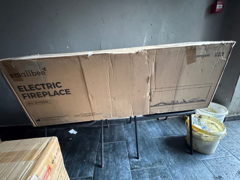 Smallbee Electric Fireplace – Brand New in Box