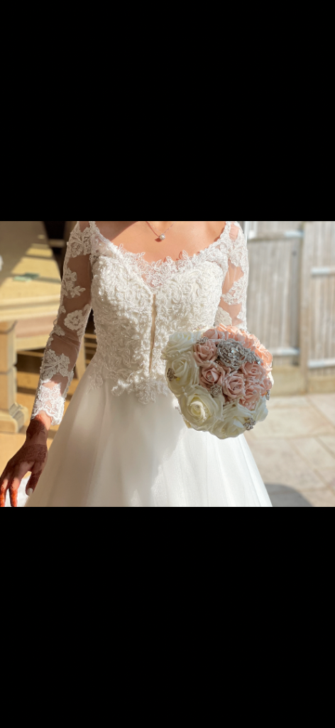 White Wedding Dress with Lace Sleeves – As Good As New