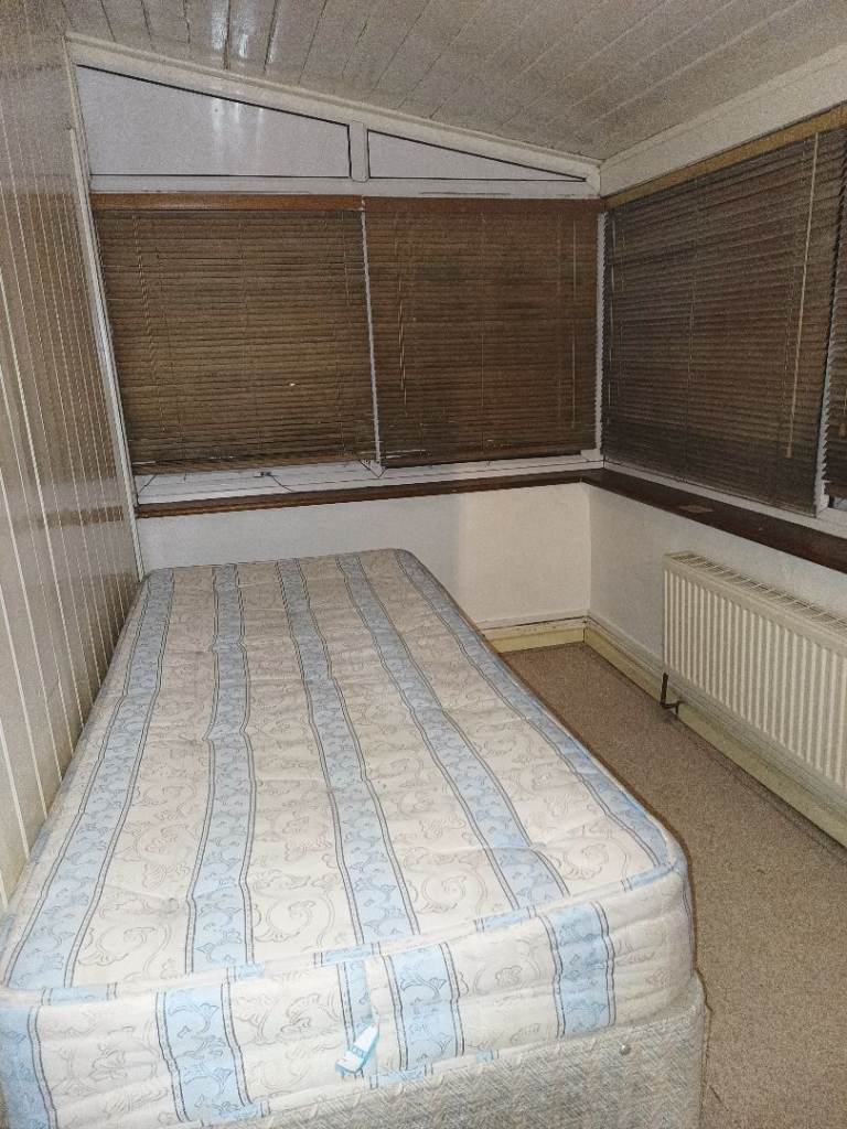 Luxurious Furnished single Room Available – Perfect Location Near Goodmayes Station