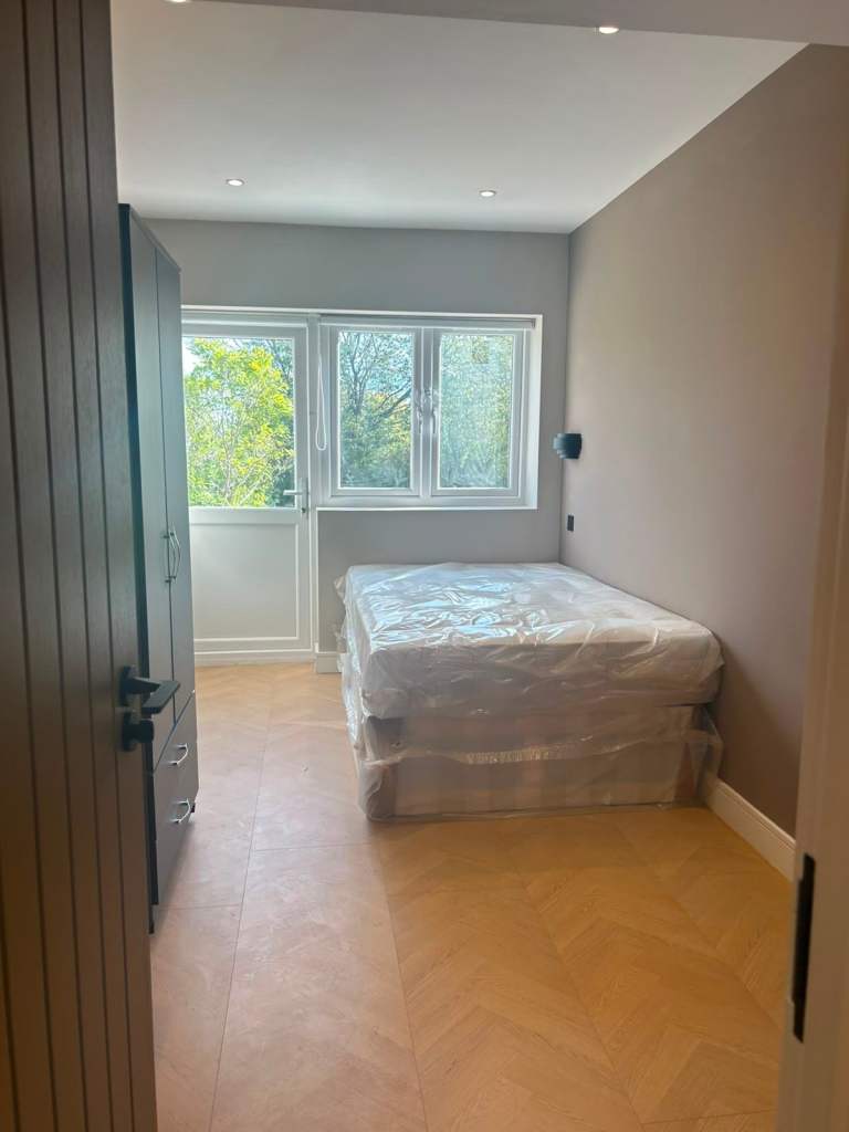 Self-contained studio flat in Potters Bar (Garden Access) - DSS Considered