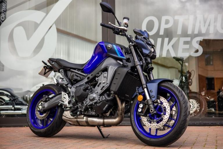 Yamaha MT-09 SUPER LOW MILES ! STUNNING