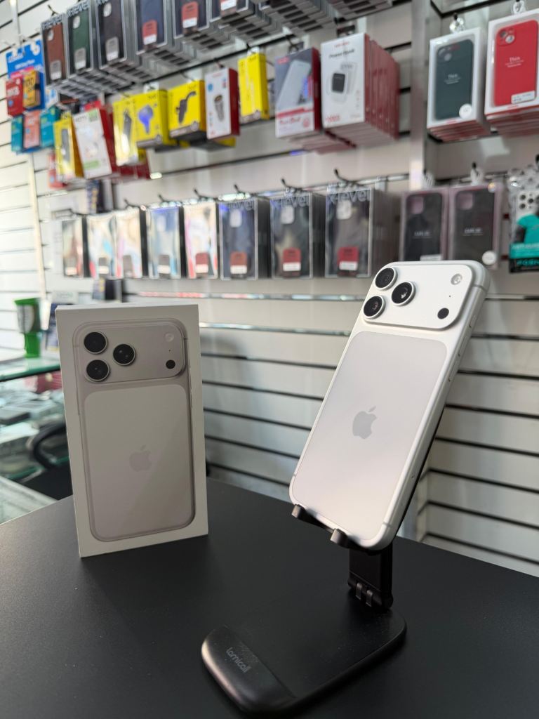 Apple iPhone 17 Pro Max 256GB Silver (Unlocked) Immaculate Condition 100%🔋