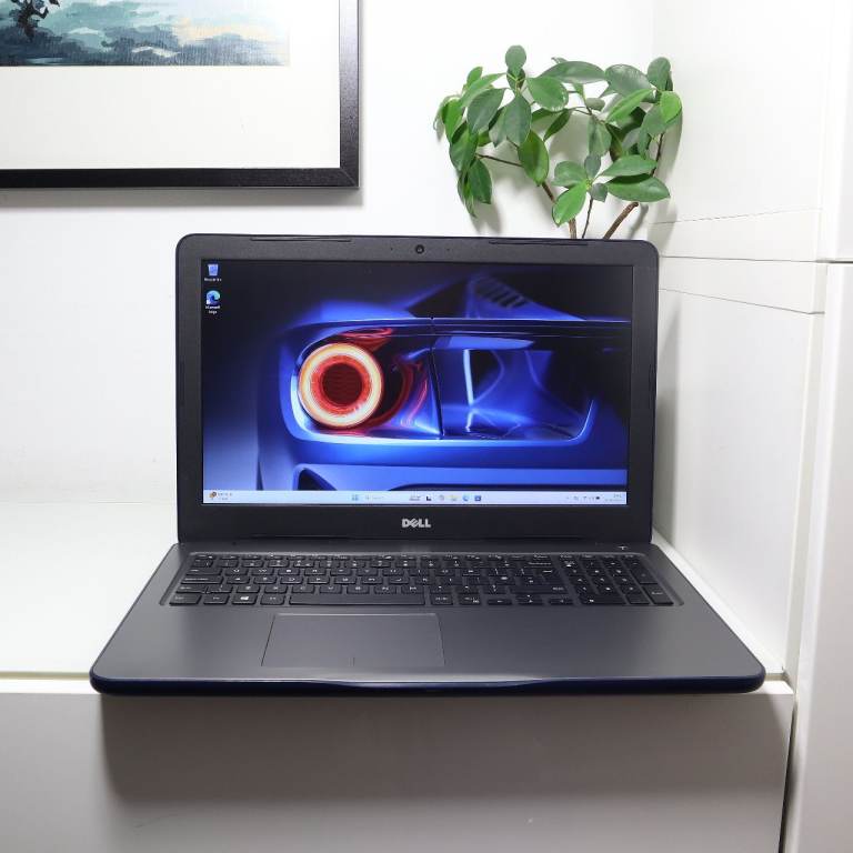 Dell laptop/ 12GB RAM/ R7 M440 4GB/ i5/ SSD/ DVD
