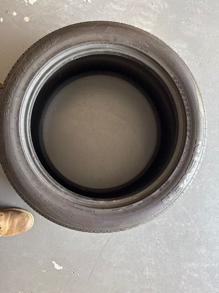 Second hand tyre for 4x4 vehicle