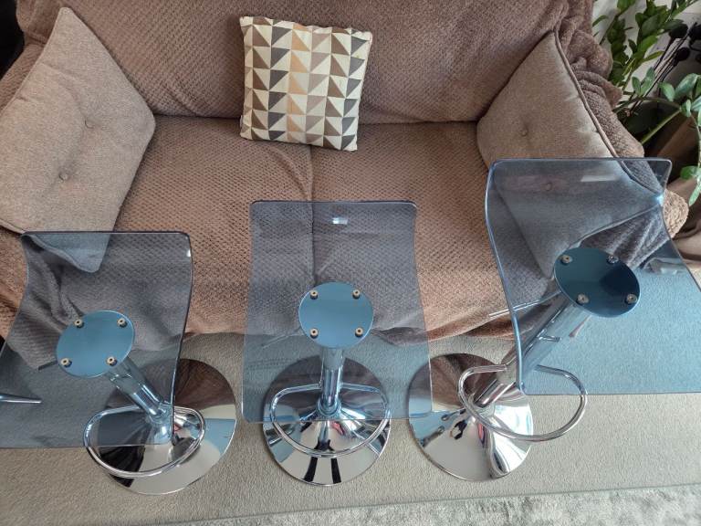 Bar stools x3 like new