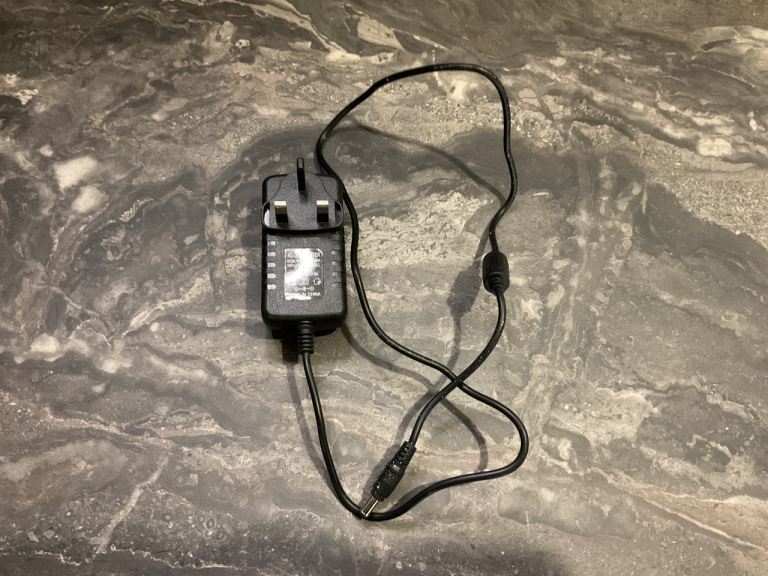 AC / DC Adapter Power Supply Input 100-240 AC 50/60Hz Output 12V_2A Black 