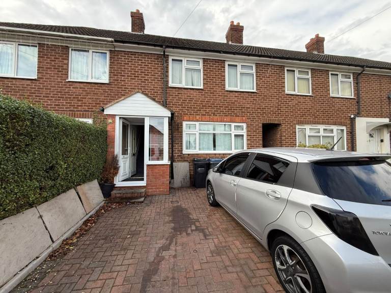 **BROMPTON ROAD** THREE BEDROOM TERRACED HOUSE TO LET**IDEAL FAMILY HOME**AVAILABLE IMMEDIATELY**