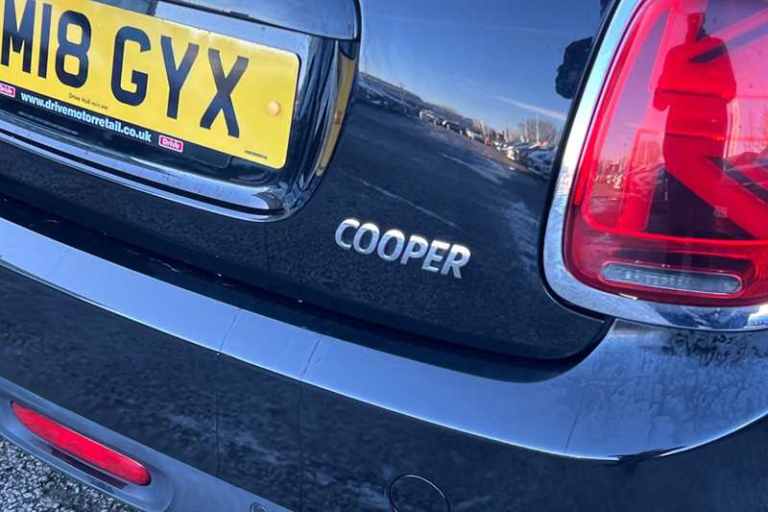 2018 MINI Hatch 1.5 Cooper Hatchback 3dr Petrol Steptronic Euro 6 (s/s) (136 ps) Hatchback Petrol...