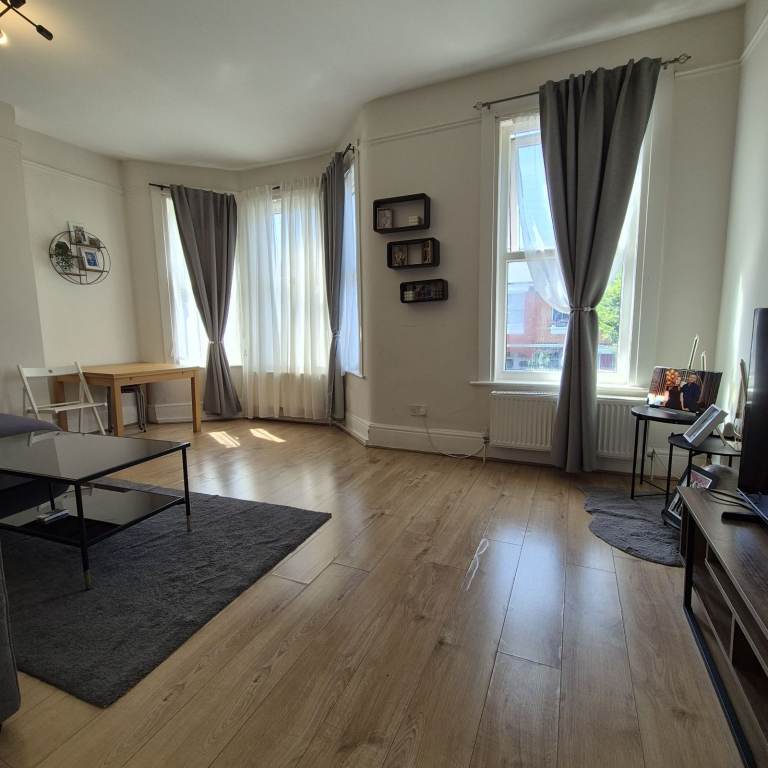 STUNNING 3 BEDROOM GROUND FLOOR GARDEN MAISONETTE ON MARYLAND ROAD N22 5AS 