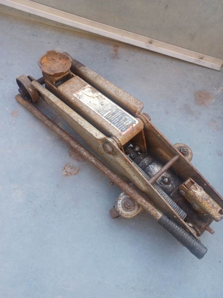 Heavy duty trolley jack