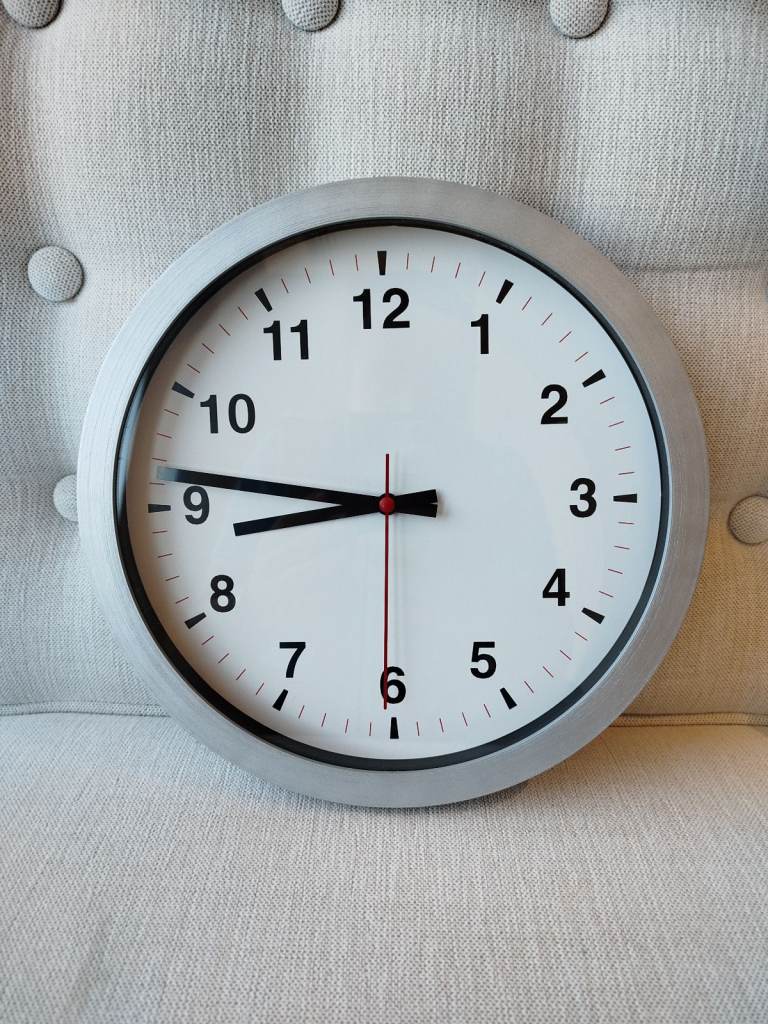 Ikea TJALLA Wall Clock Silent Quartz Movement Analogue Stylish low-voltage 28cm