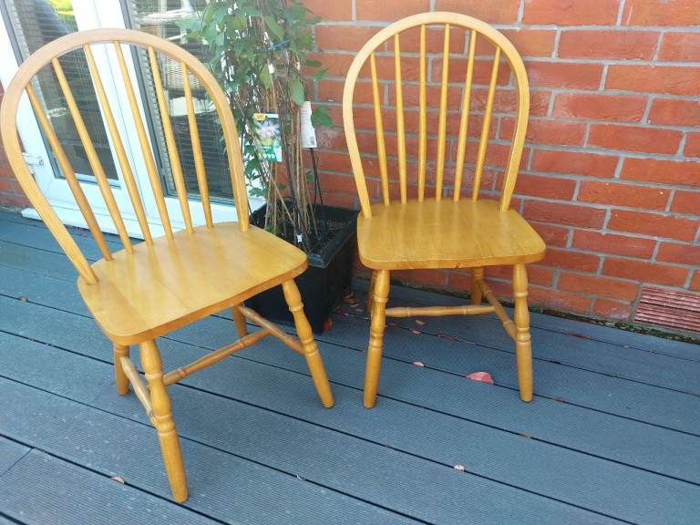 Set of 2 rubberwood  chairs