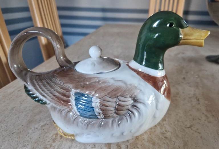 Mallard teapot, sugar bowl, sal & pepper set