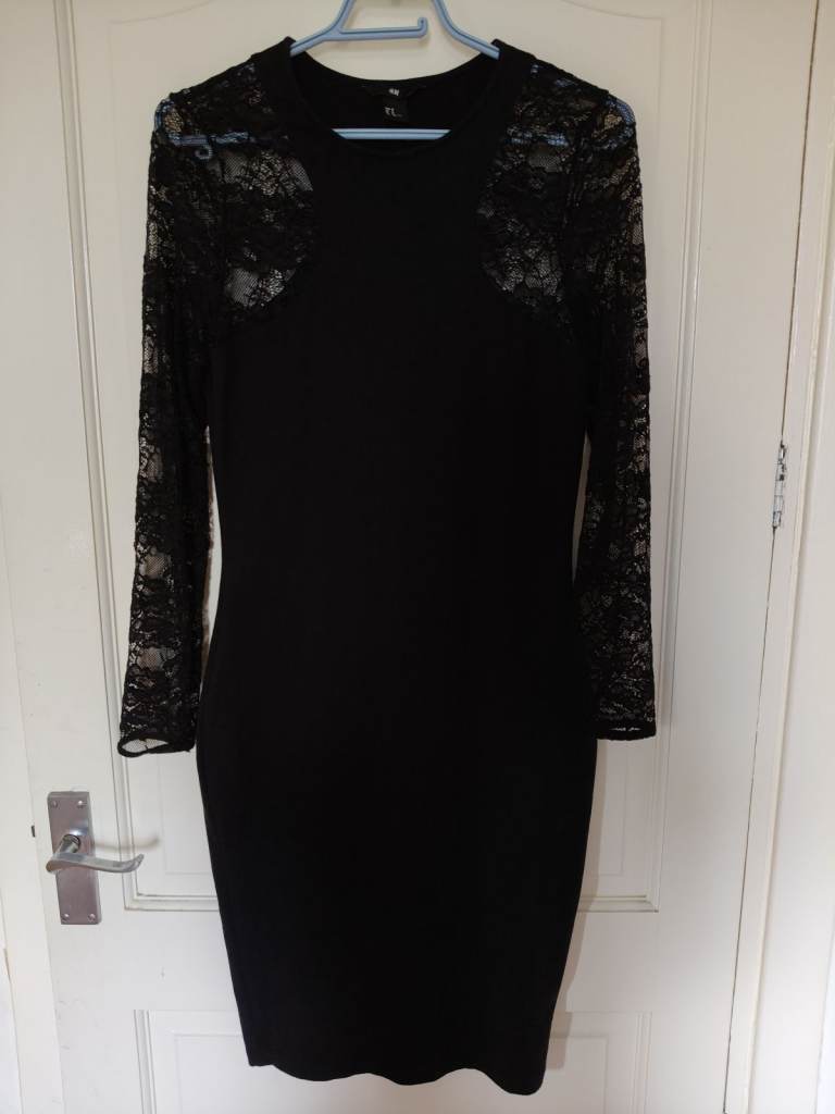 H&M Black Lace Sleeve Dress – Very Good Condition