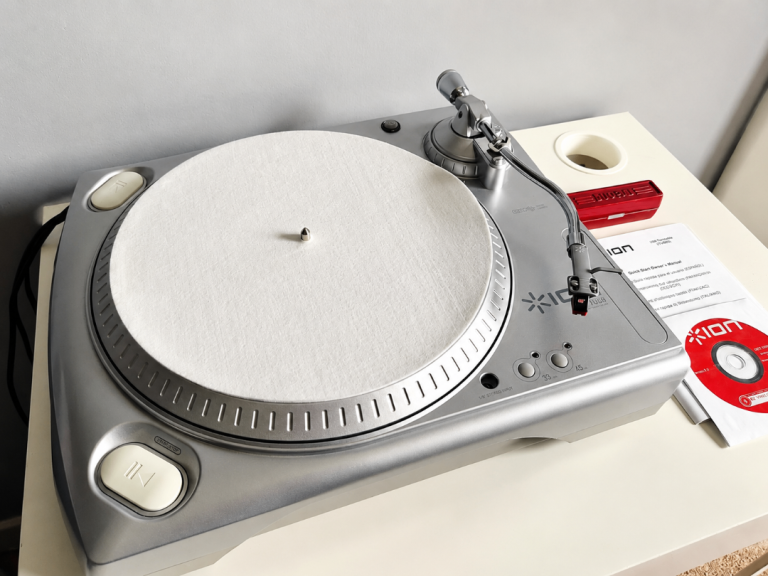 ION iTTUSB USB Belt Drive Turntable Vinyl to Digital