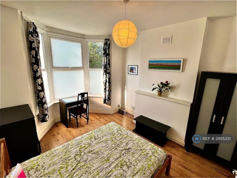 5 bedroom house in Woolwich Road, London, SE7 (5 bed) (#2955331)