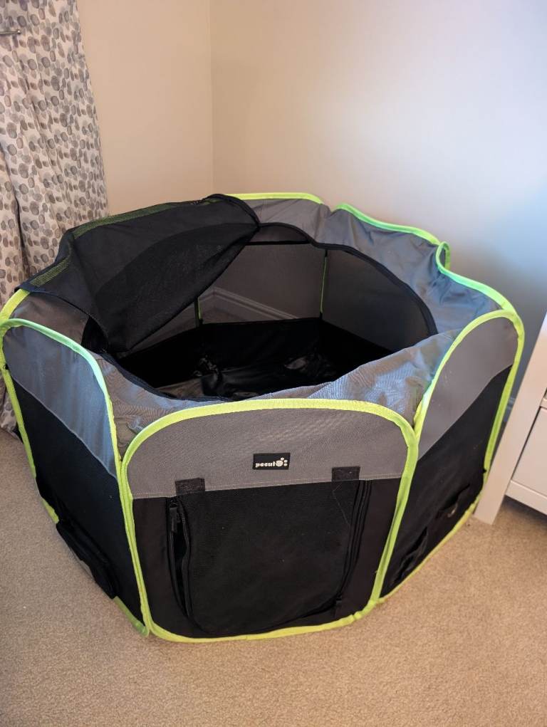 Dog pen / foldable but sturdy 