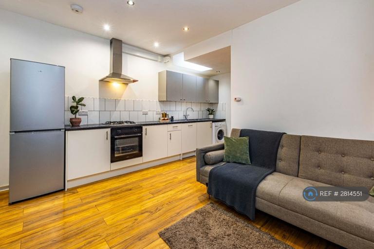 4 bedroom flat in Beeston, Nottingham, NG9 (4 bed) (#2814551)