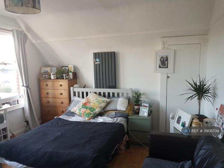 3 bedroom flat in Ritherdon Road, London, SW17 (3 bed) (#2908734)