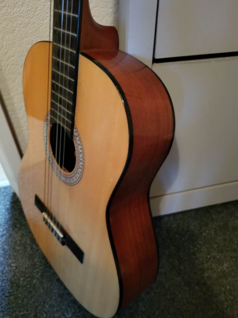Excellent condition full size guitar