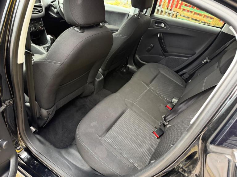 2017 Peugeot 208 1.2 PureTech Allure Euro 6 5dr HATCHBACK Petrol Manual