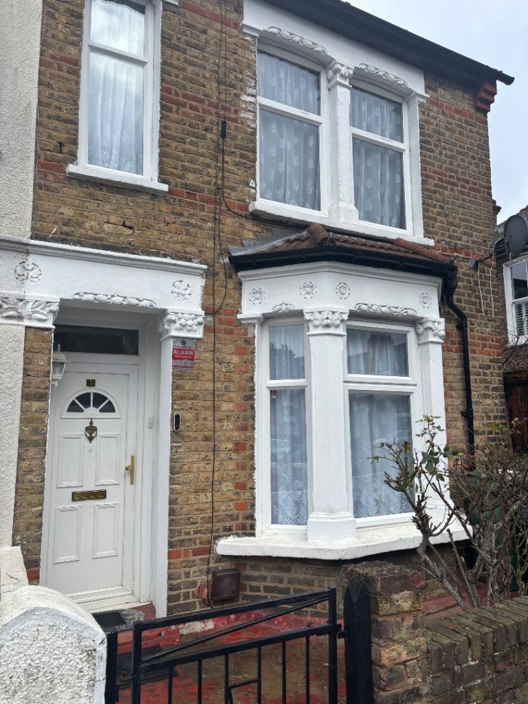 Room to Rent in Brockley With Shower