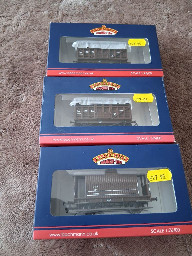 Bachmann Train Carriages 00 Gauge