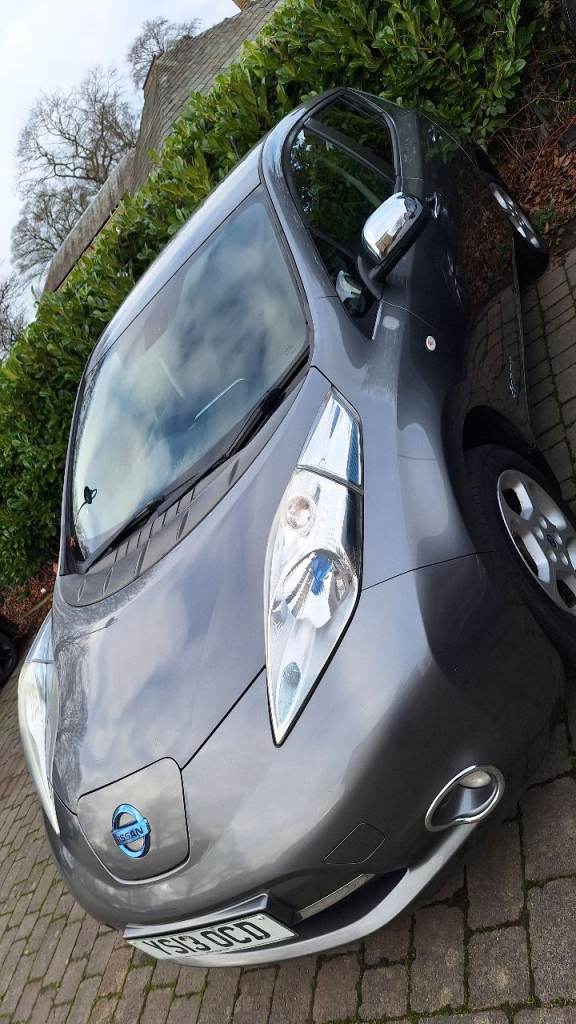 Nissan Leaf ACENTA EV vehicle 