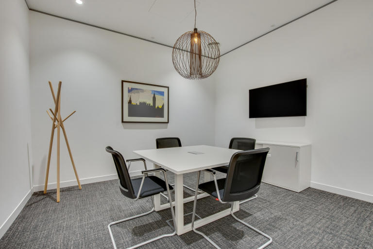 Manchester - M501RF \ Office Space for Rent with 5 Desks