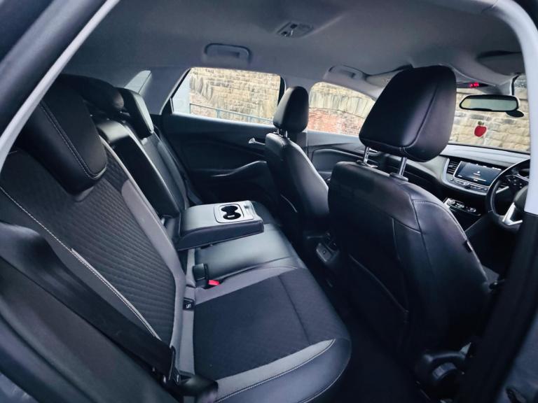 2019 Vauxhall Grandland X 1.5 Turbo D Tech Line Nav 5dr HATCHBACK DIESEL Manual