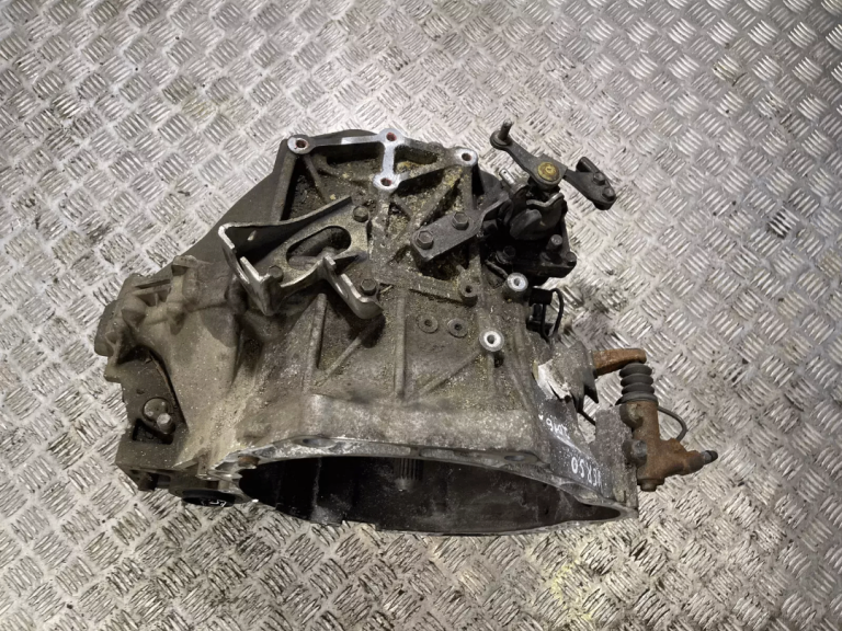 TOYOTA AVENSIS 2015 1.6 DIESEL 6 SPEED MANUAL GEARBOX FOR SALE 