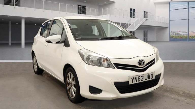 2013 Toyota Yaris 1.33 VVT-i TR 5dr HATCHBACK PETROL Manual
