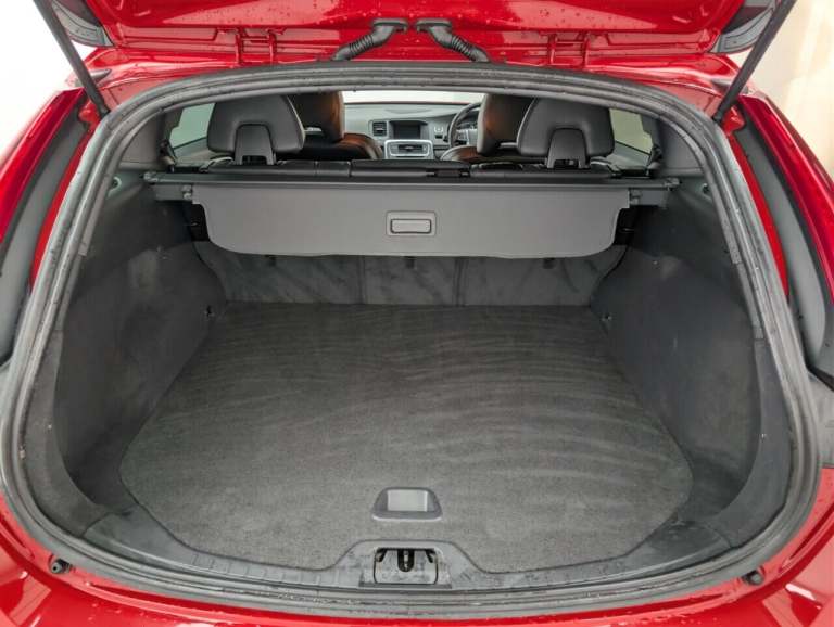 2017 Volvo V60 2.0 D3 R-Design Nav Estate 5dr Diesel Auto Euro 6 (s/s) (150 ps) PARK ASSIS ESTATE...