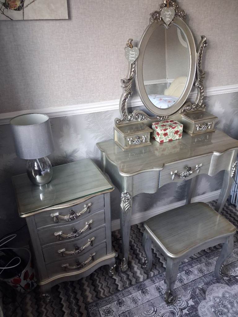 Dressing table set